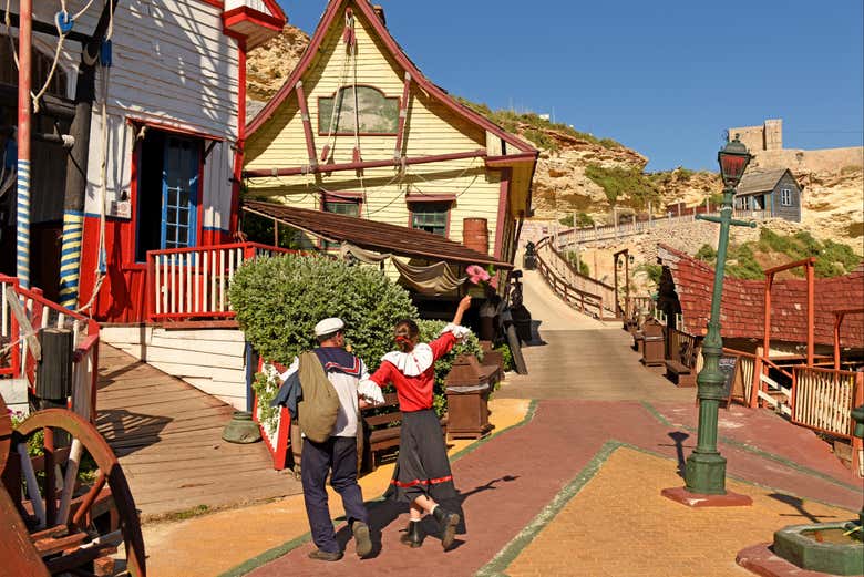 Disfrutando de la animación del pueblo de Popeye